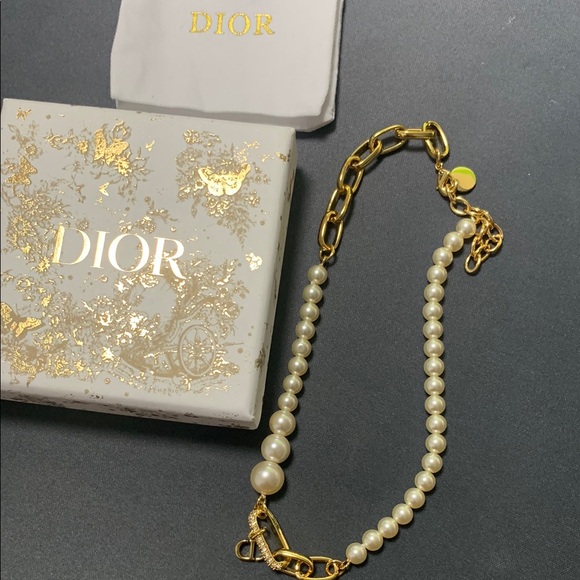 Dior Gold and Pearl Necklace - Picture 1 of 4